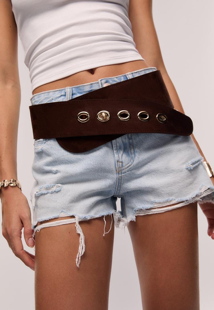 wide belt with metal clasp