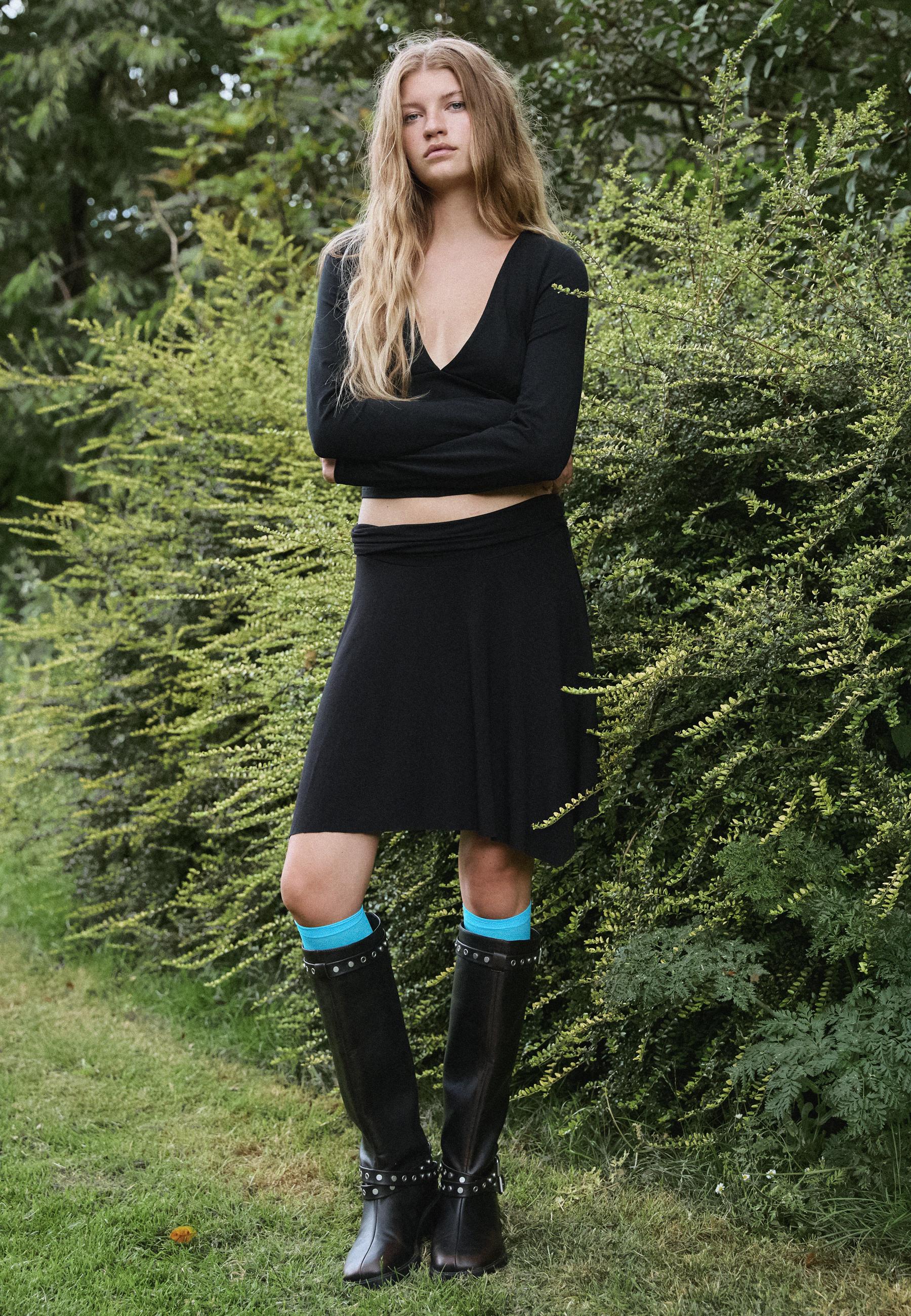 Peaked midi skirt — Black