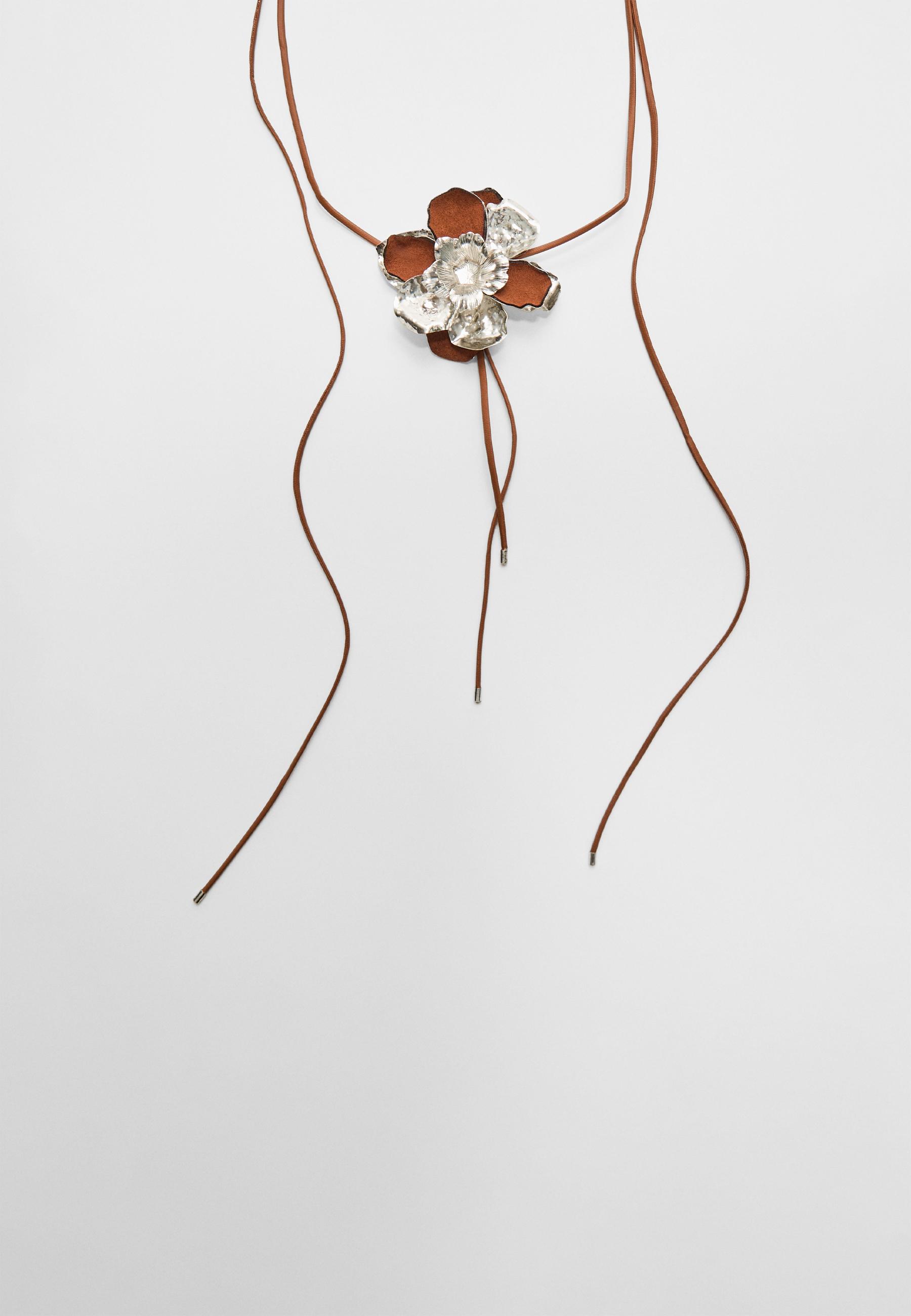 Contrast flower choker - Women's fashion | Stradivarius