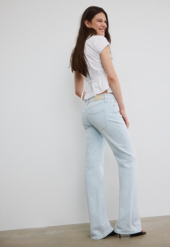 Stradivarius D67 Slim Fit Boot-Cut Jeans Light Bleach 4