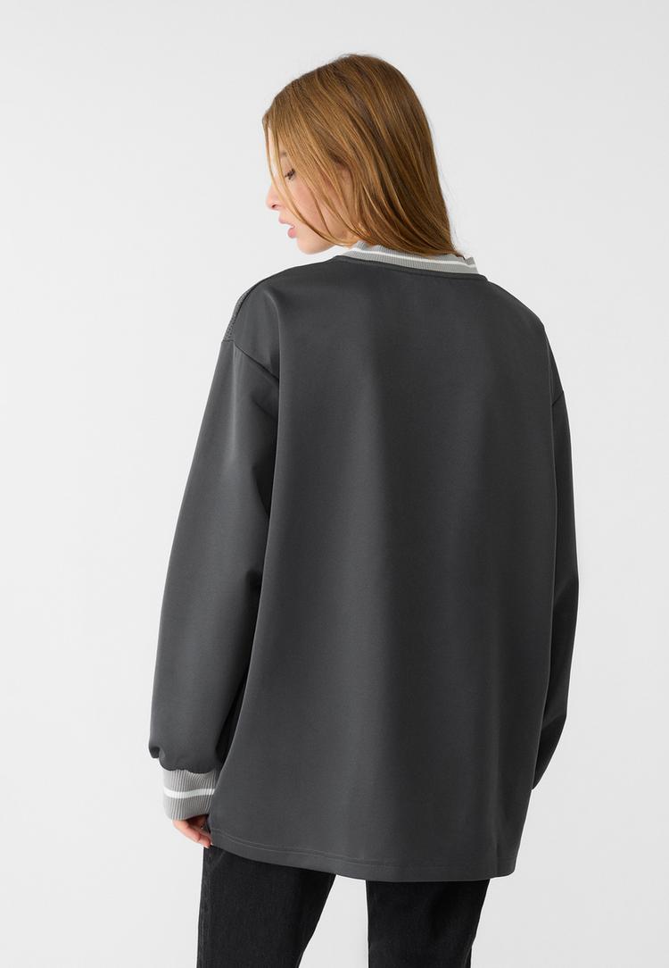 camiseta oversize bordado