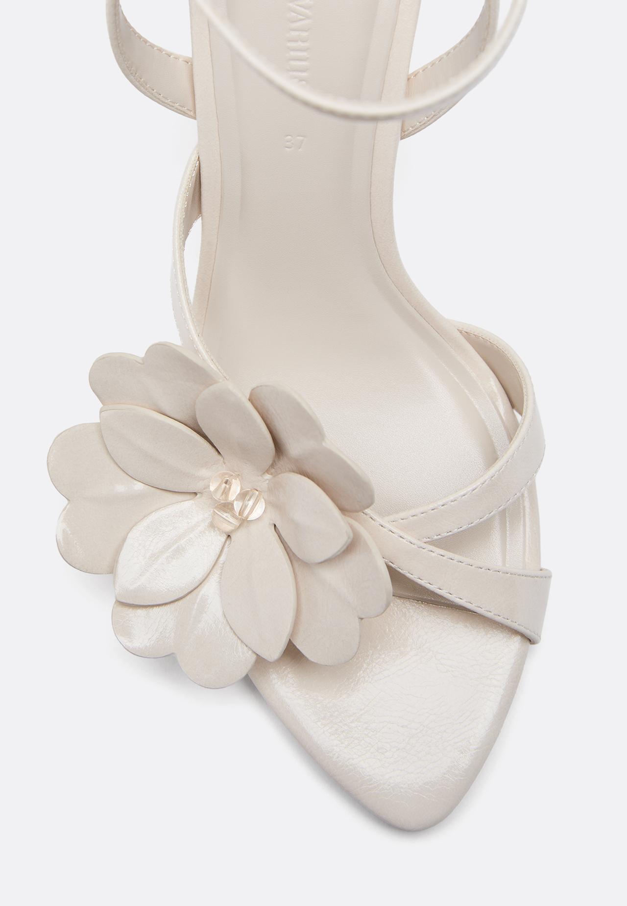 Floral heeled sandals — ECRU