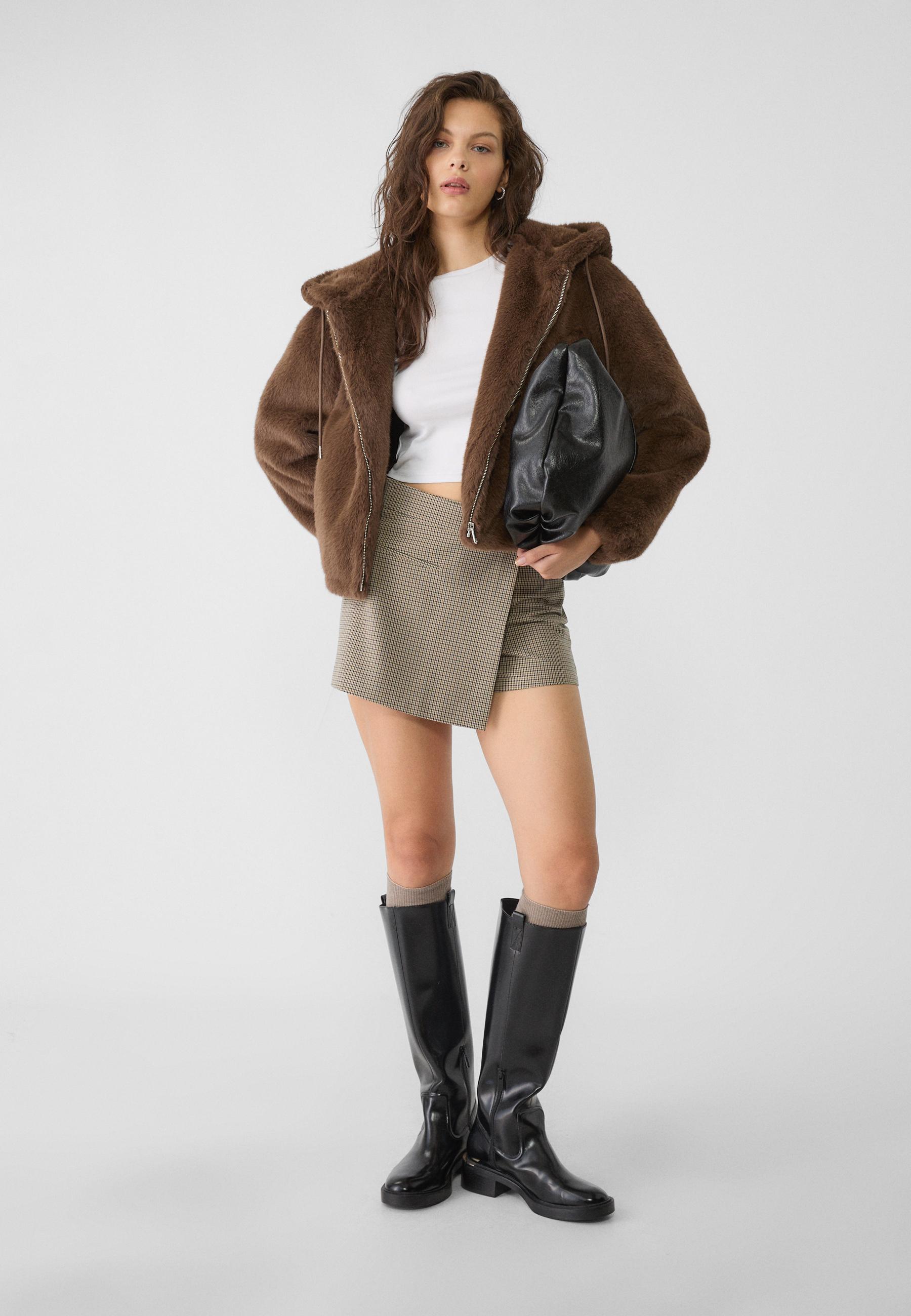 Blouson capuche fausse fourrure null femme Stradivarius Luxembourg
