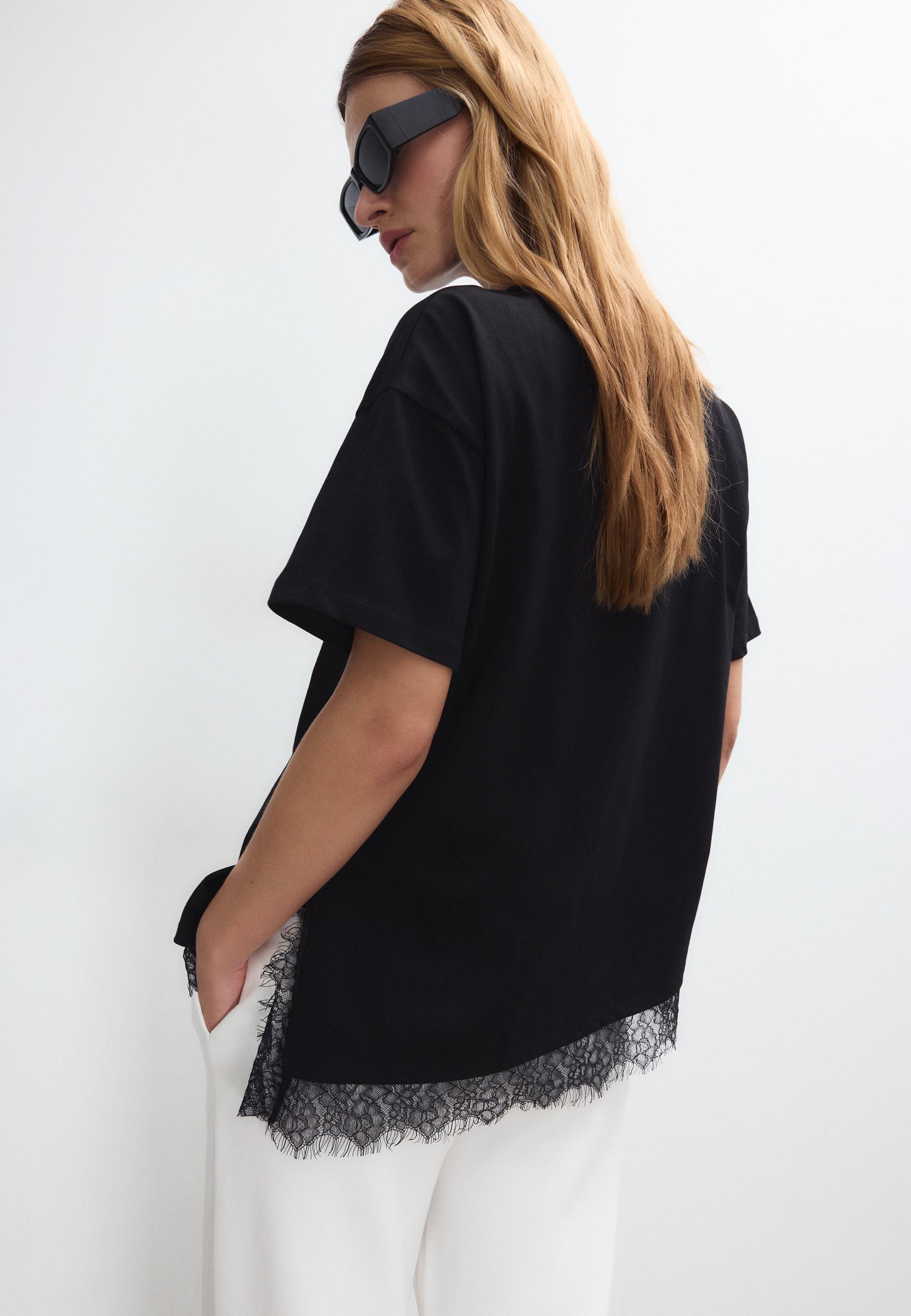 Short sleeve T-shirt with lace hem — Black