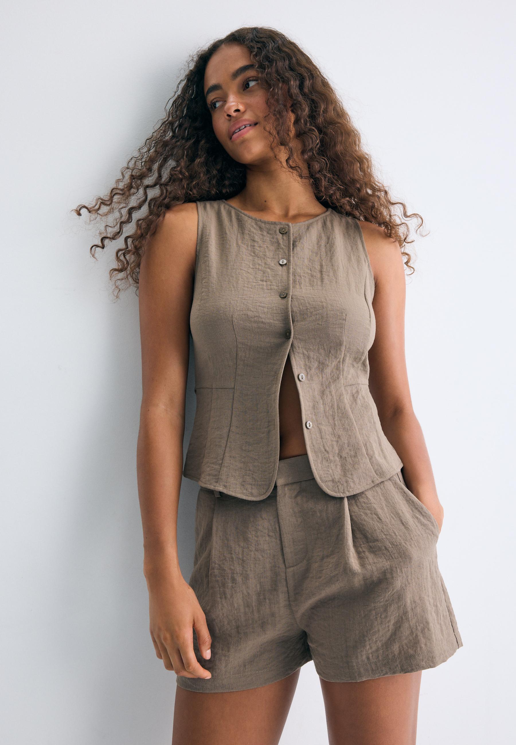 Buttoned waistcoat — Brown
