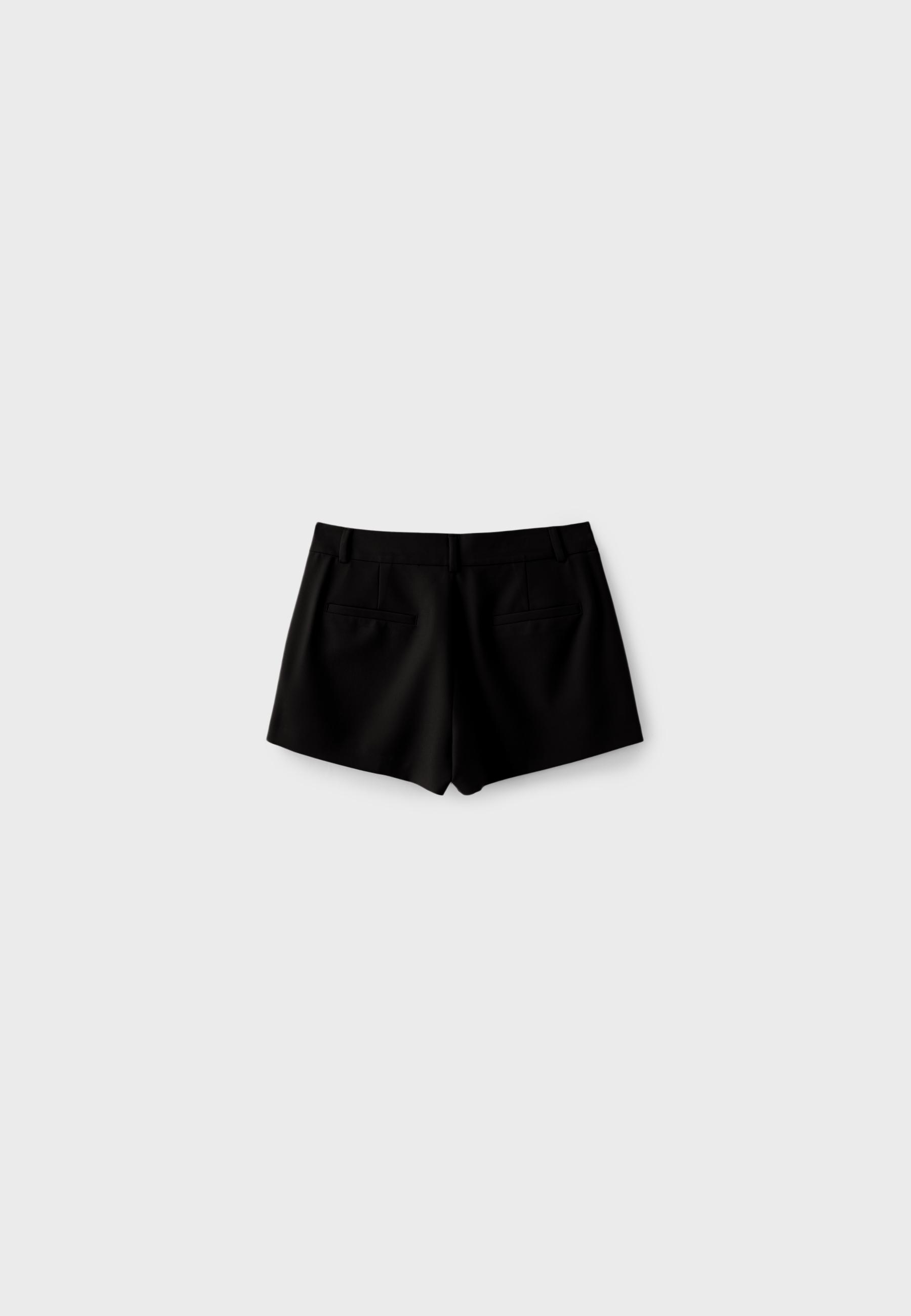 Tailored shorts with belt loops — Black
