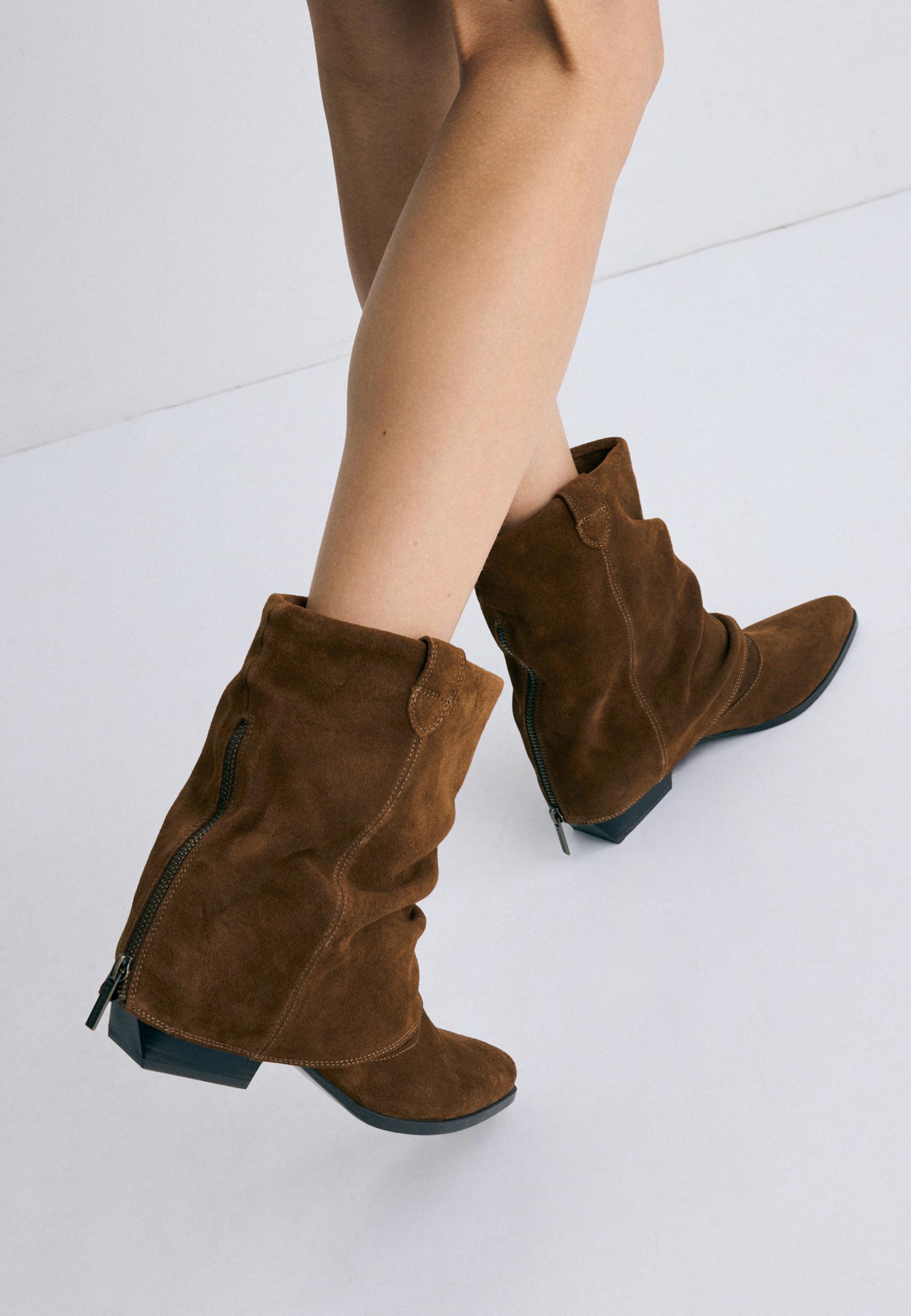 Leather slouchy cow-style mid-heel joots — TAN 