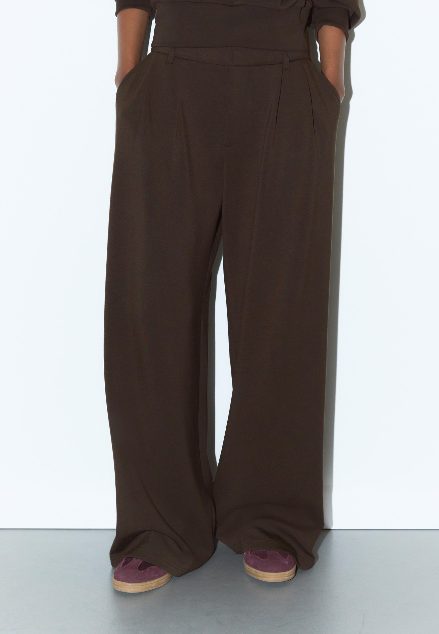 Soft-touch smart trousers - Women's fashion | Stradivarius United
