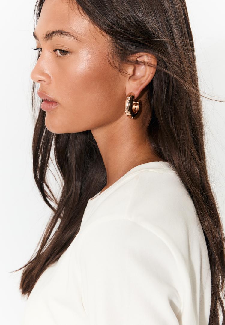 set of 2 voluminous flower earrings