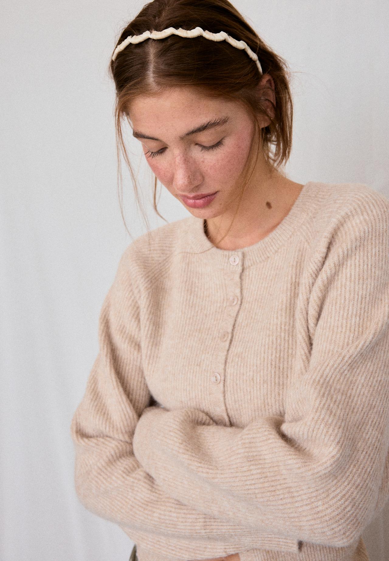 Raglan sleeve knit cardigan — Beige