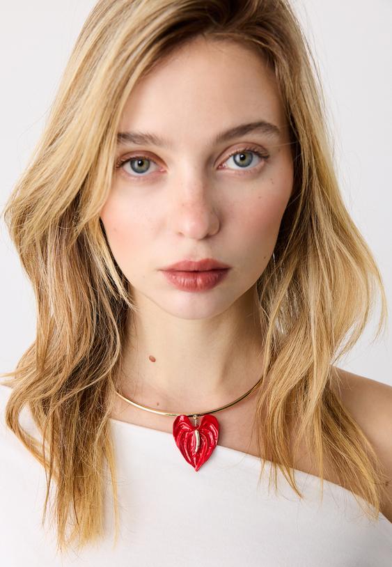 choker con fiore in camoscio