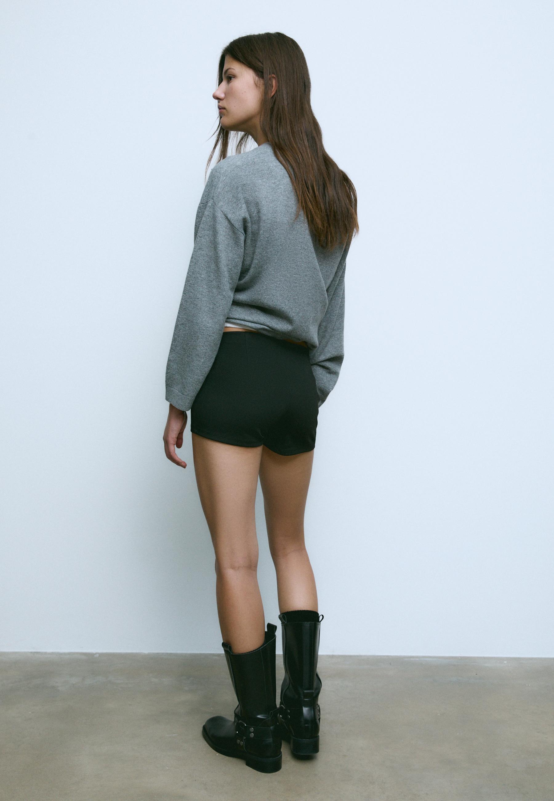 Fitted Ponte di Roma mini shorts - Women's fashion | Stradivarius Peru