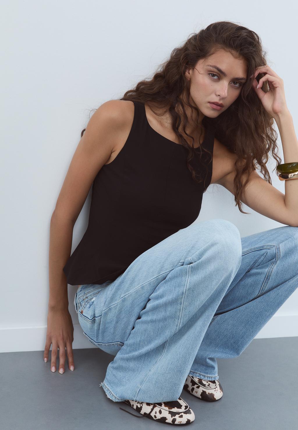 Top peplum sin mangas