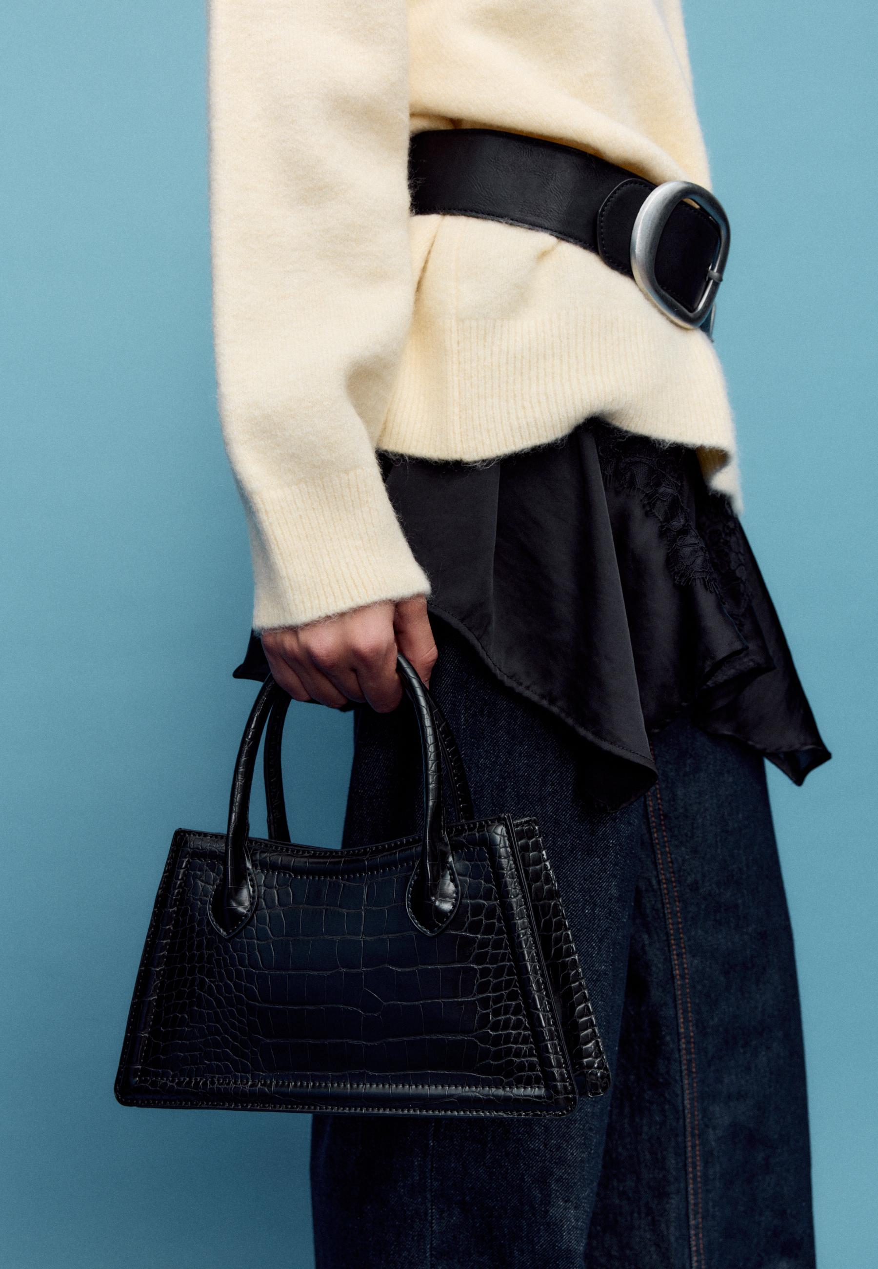 Trapeze shoulder bag with coconut effect — Black