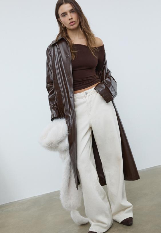 camiseta escote asimetrico