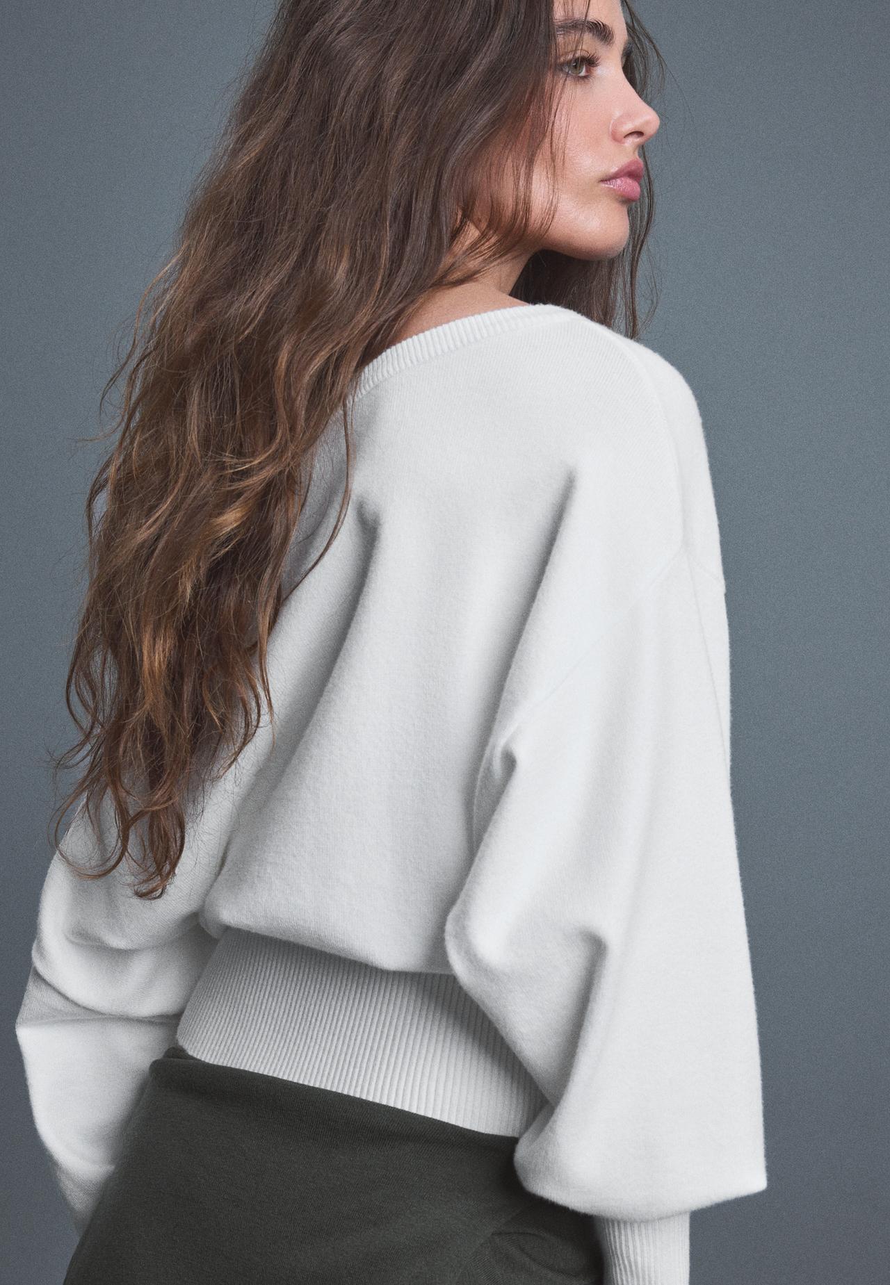 Asymmetric ribbed hem knit jumper — Ecru