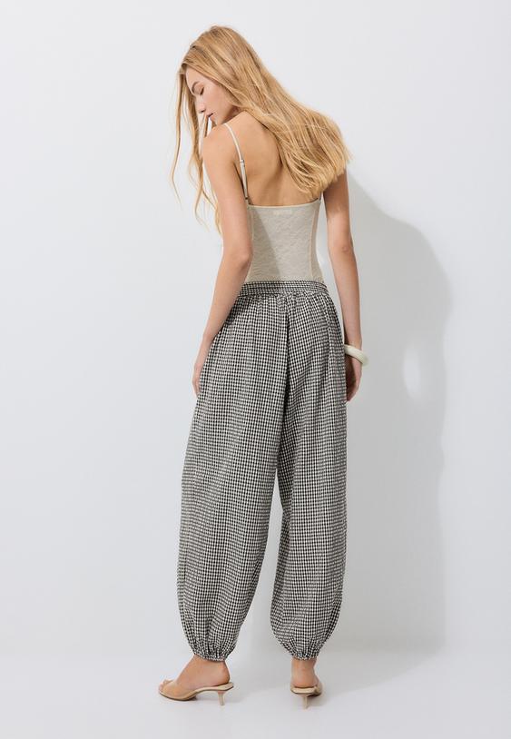 balloon check trousers