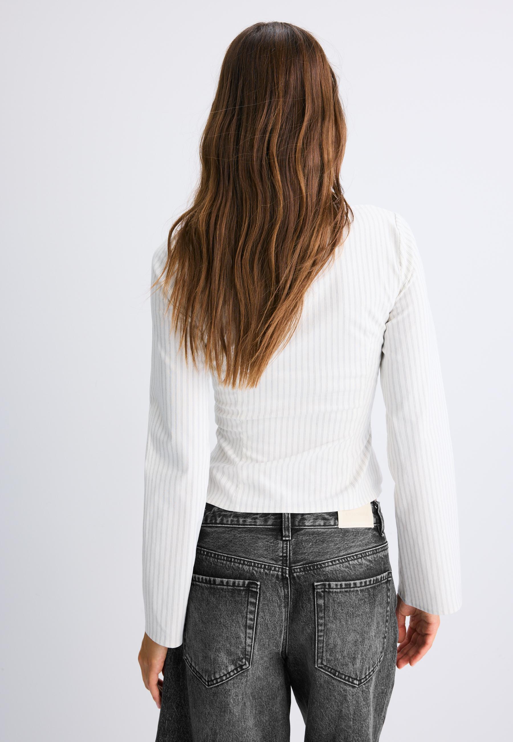 Gathered V-neck shirt — Ecru