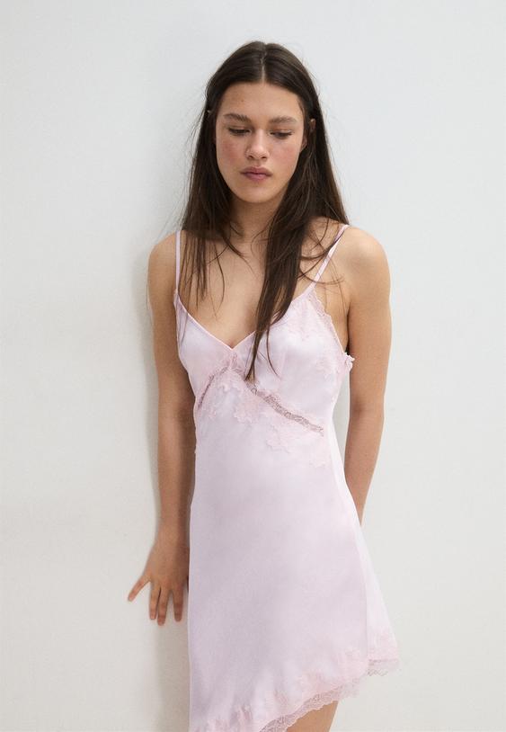 Къса Сатинирана Асиметрична Рокля