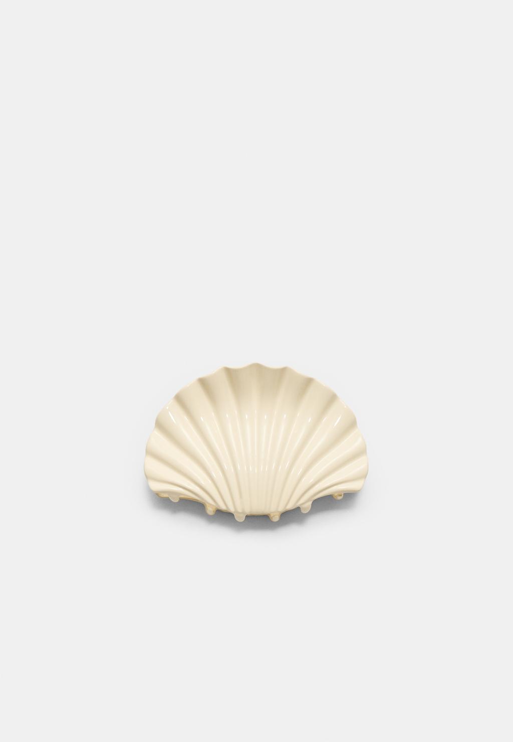 Seashell hair clip