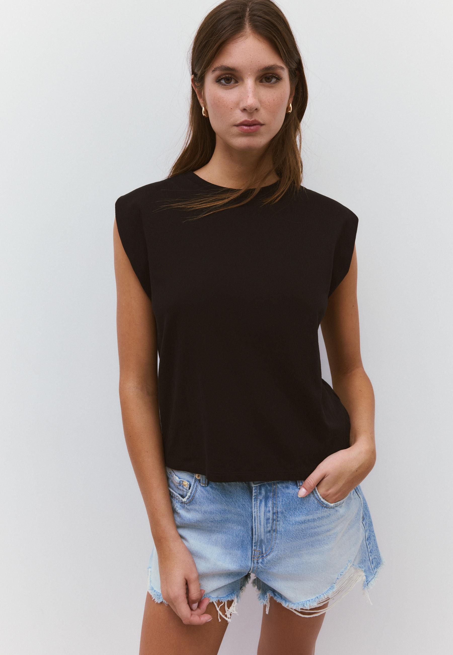 B05 Padded shoulder basic T-shirt — Black