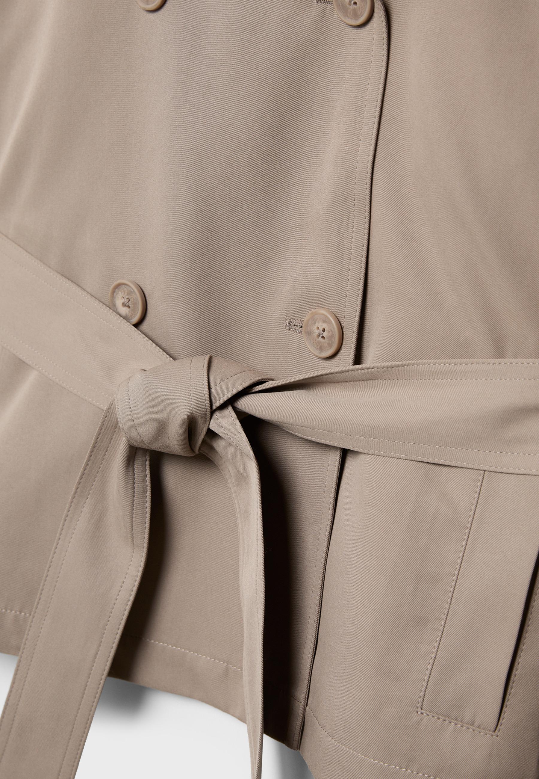 Kemerli ve dökümlü kısa trençkot - Görsel 9