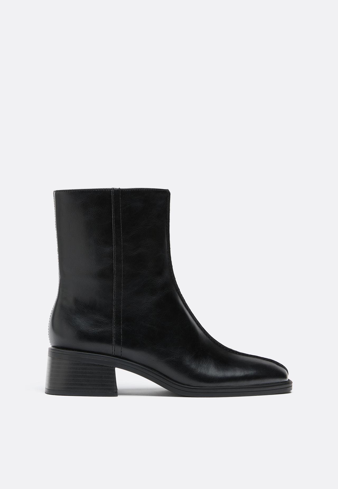 Flat leather effect ankle boots — BLACK 
