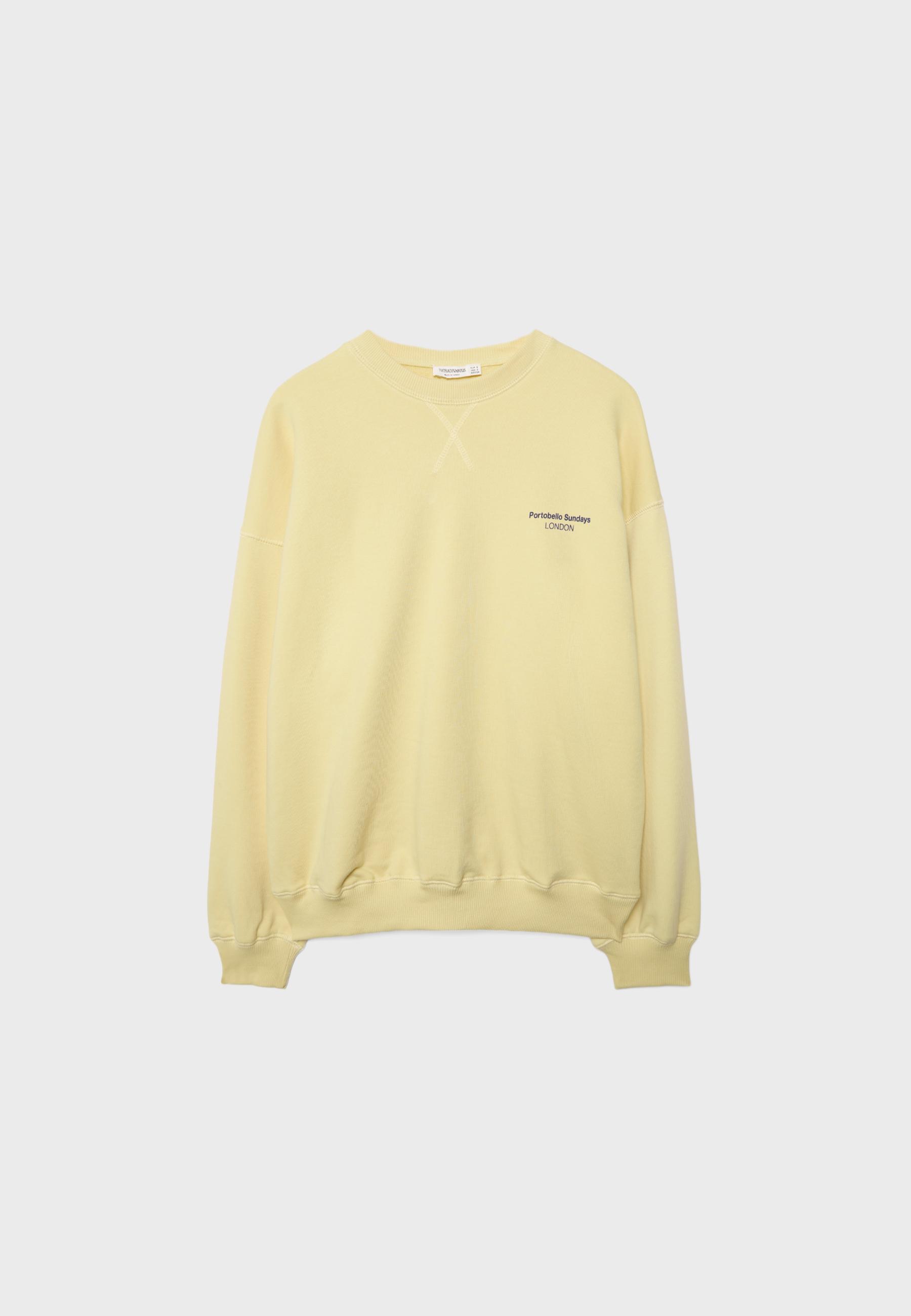 Long sleeve round neck text sweatshirt — Pastel yellow