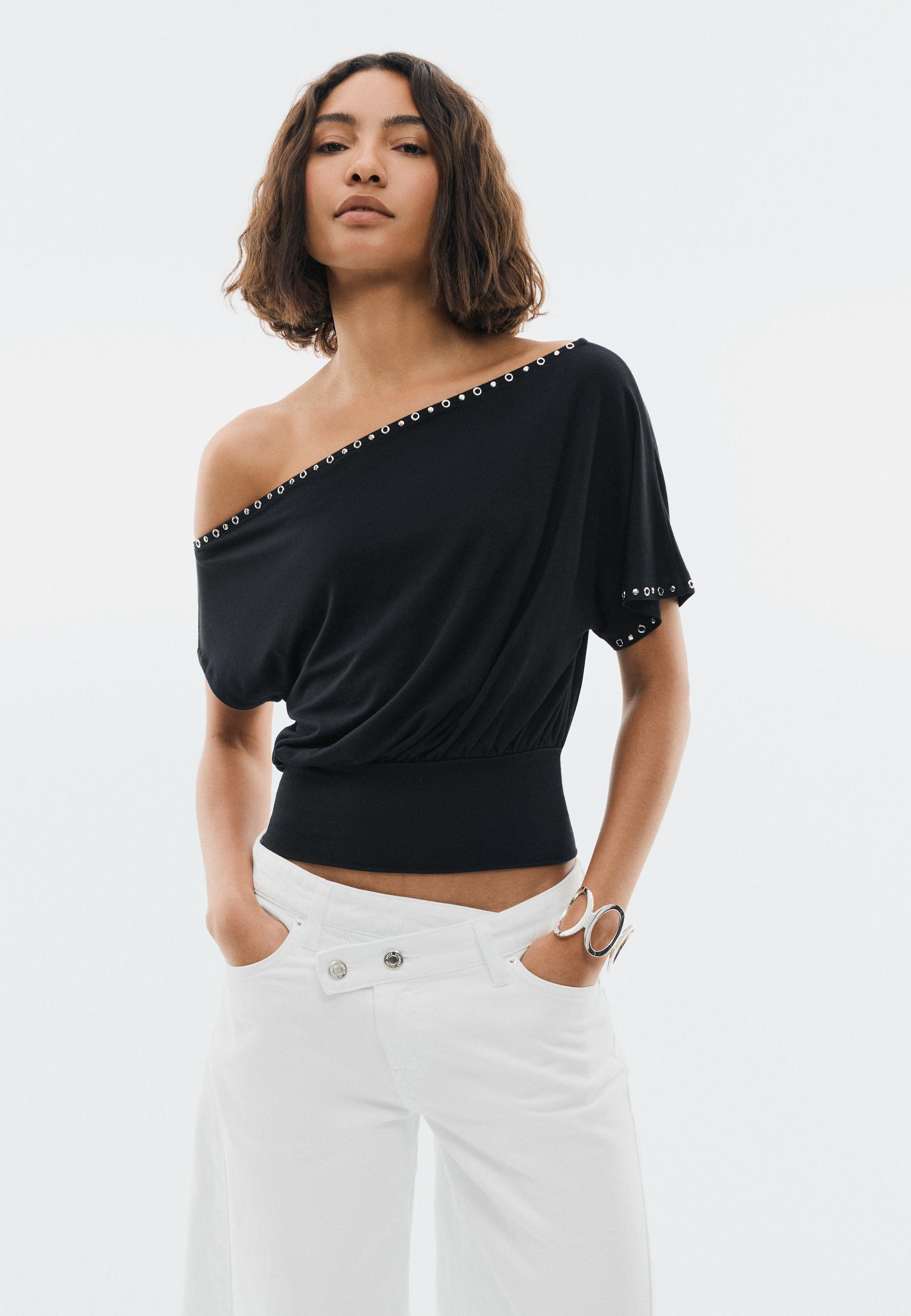 Asymmetric stud T-shirt — Black