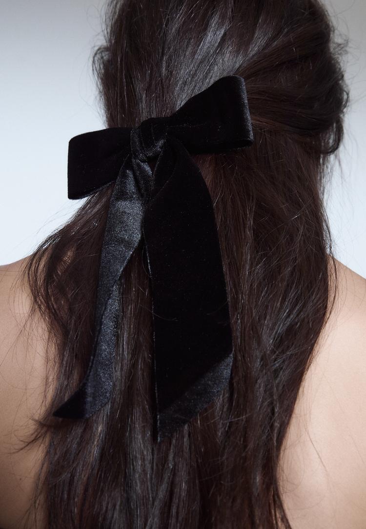 velvet bow