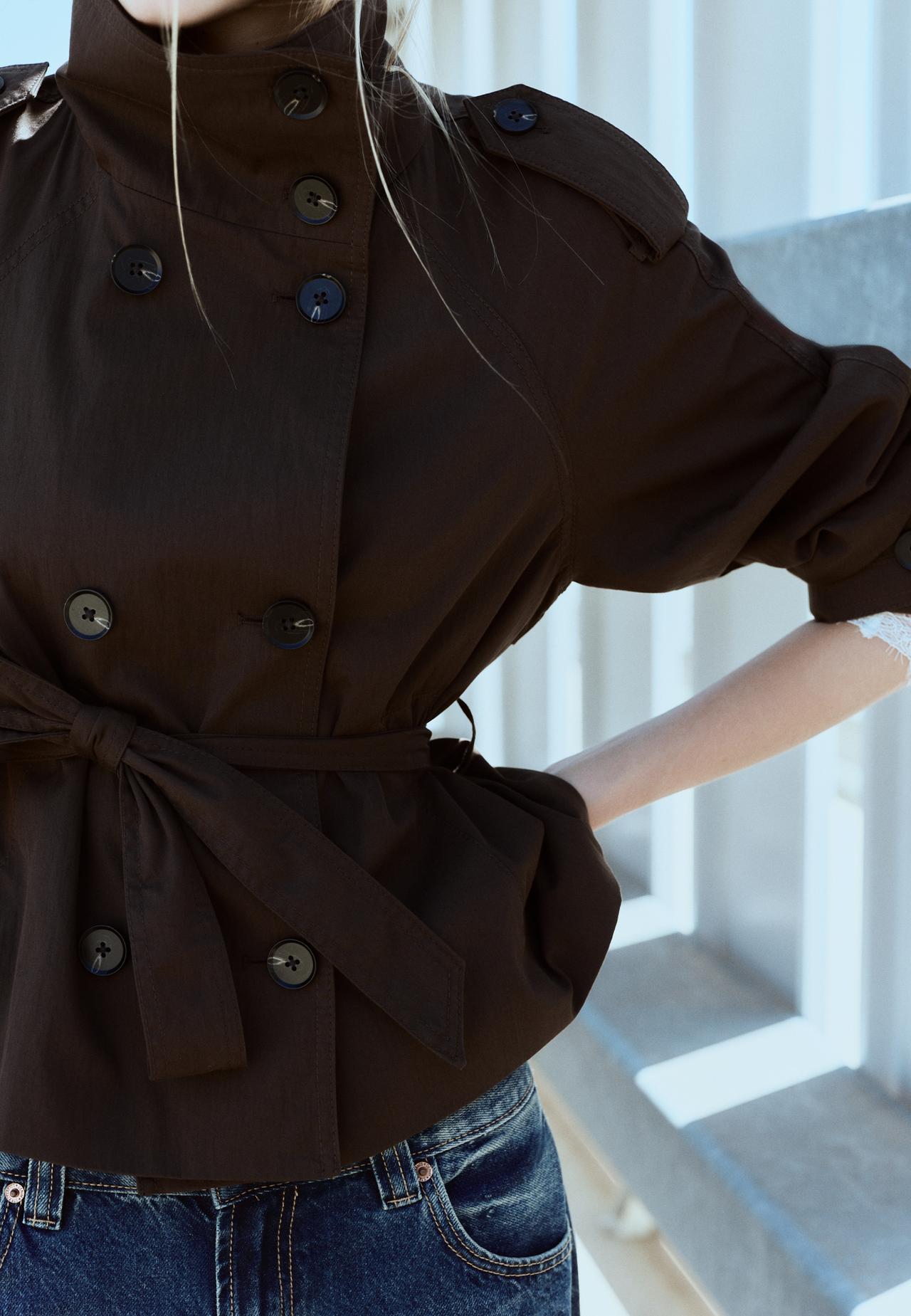 Short high neck trench coat with belt — Brown