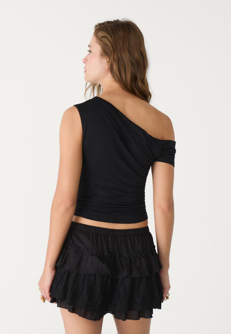 t-shirt-mit-asymmetrischem-kragen