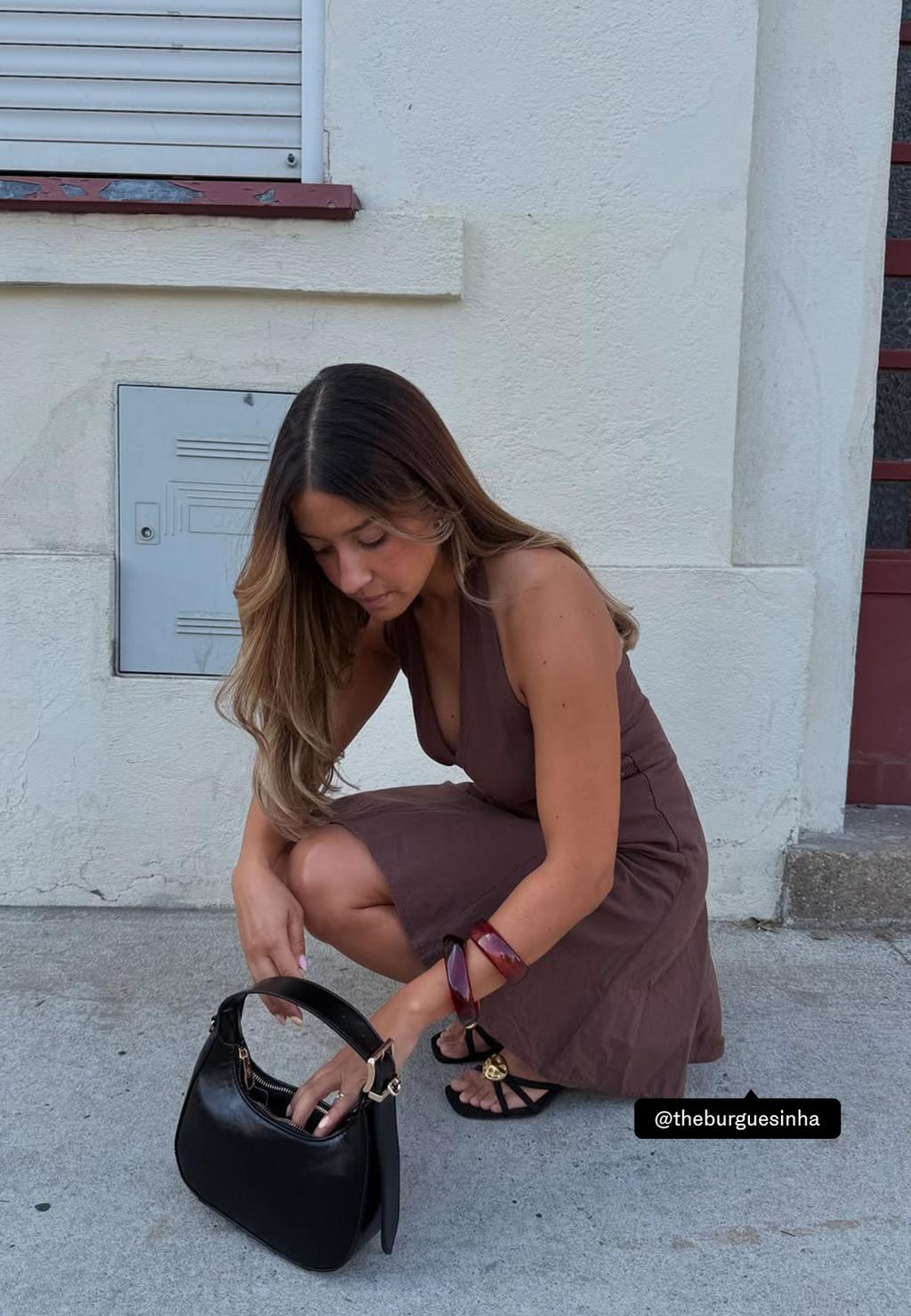 Τσάντα ώμου σε σχήμα φεγγαριού με αλυσίδα