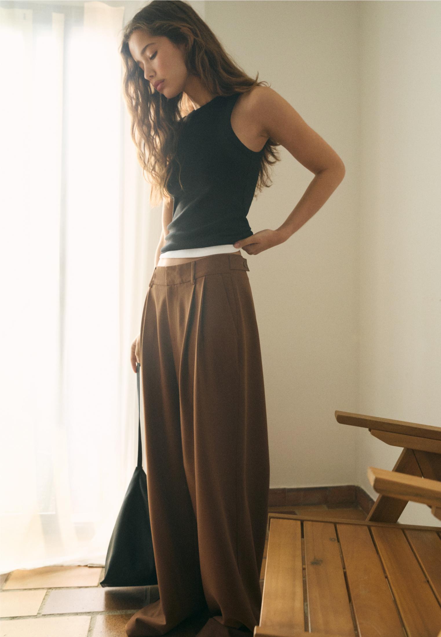 Basic racerback top — Black