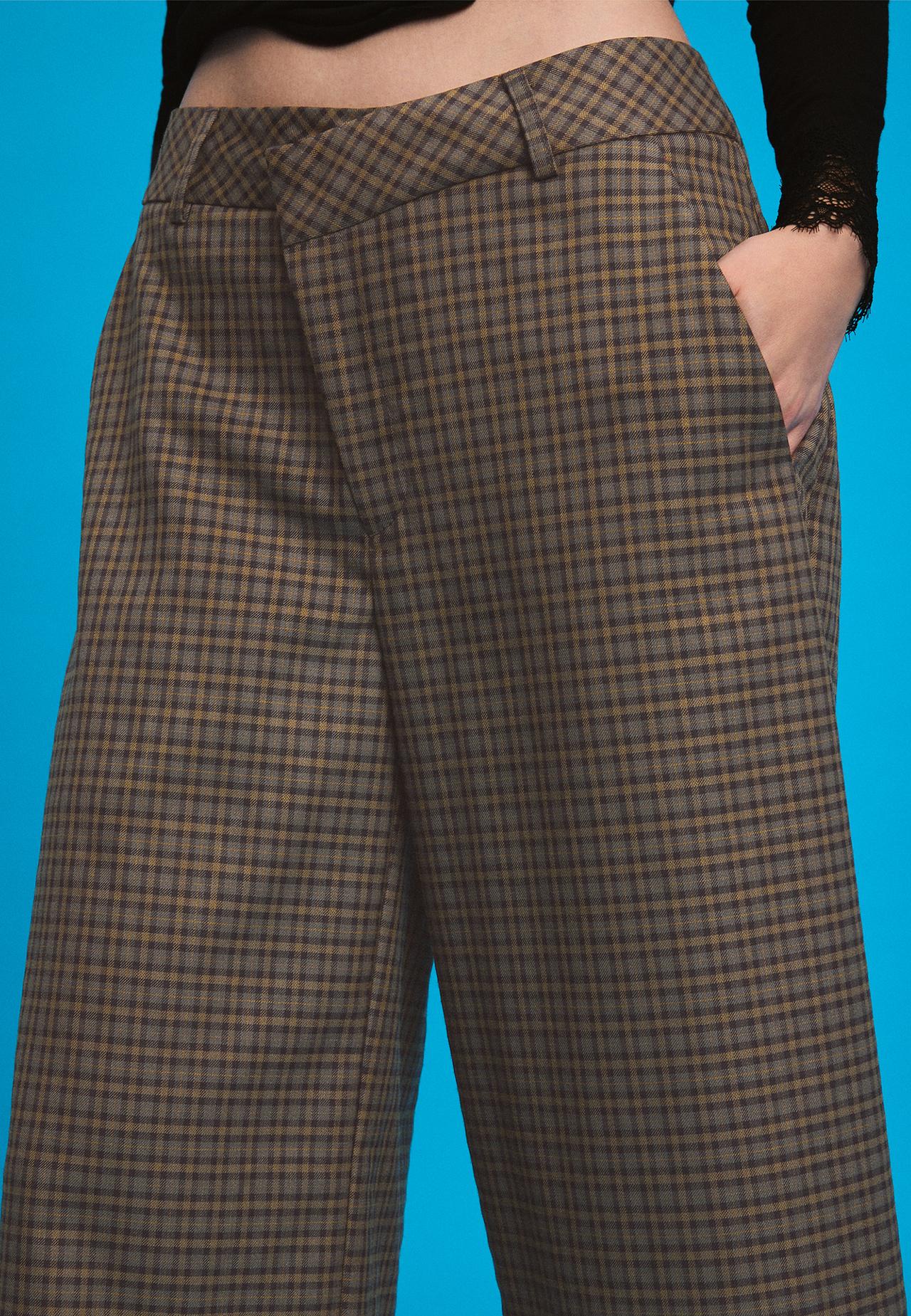 Tailored checked crossover-waist Bermuda shorts — Beige