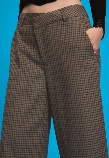 Tailored checked crossover-waist Bermuda shorts — Beige 4
