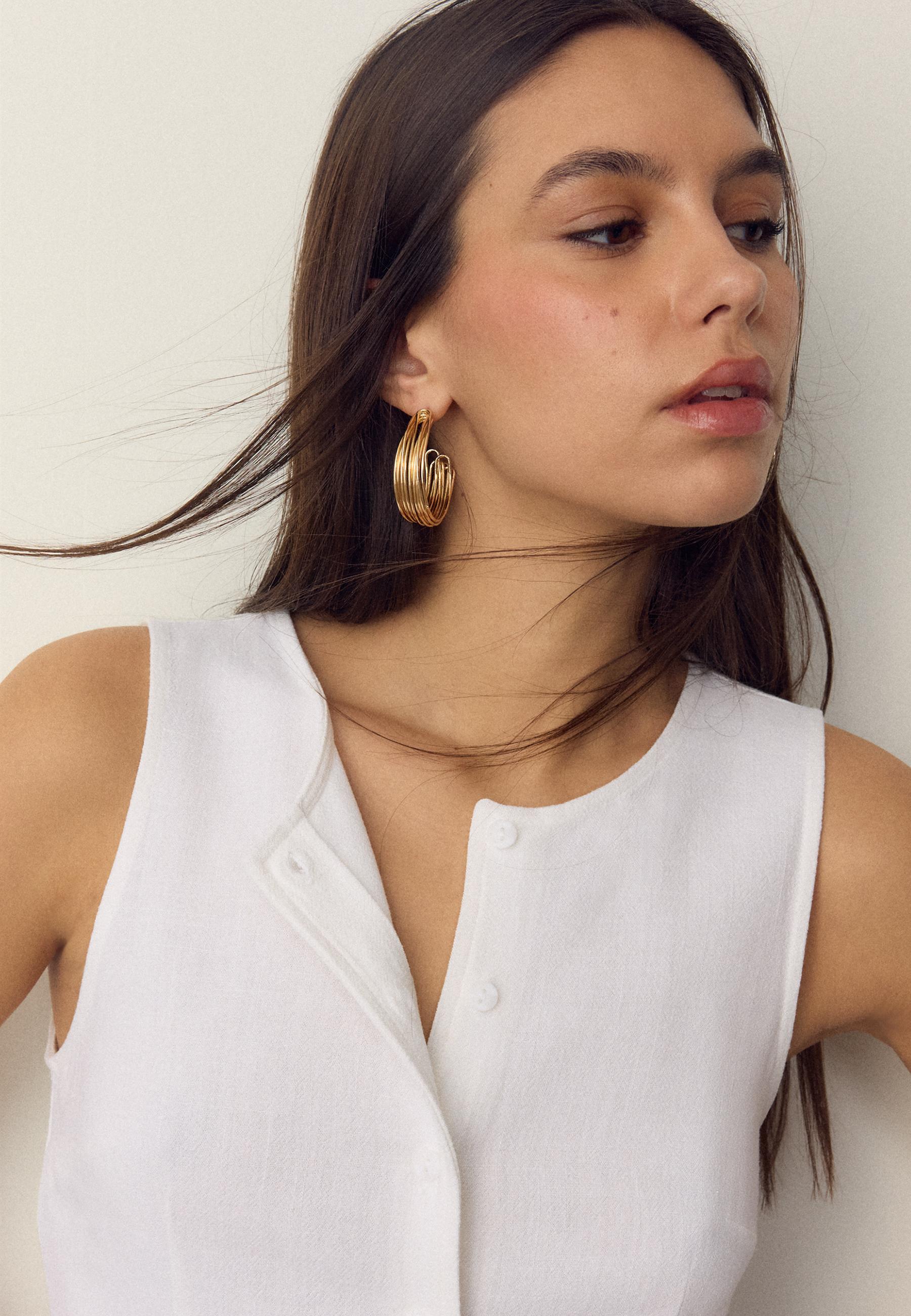 Sleeveless buttoned top — White