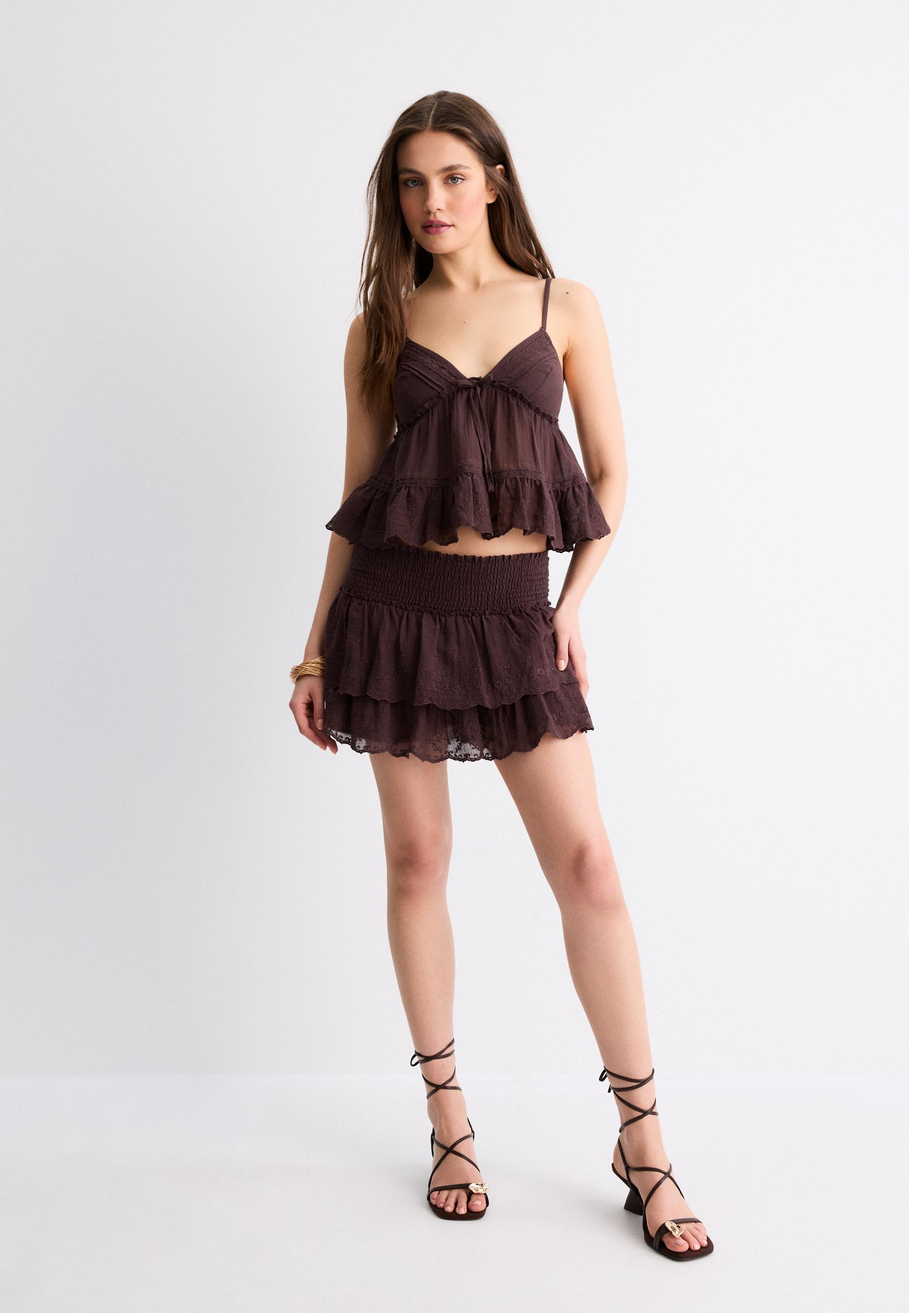 Heeled sandals with metallic detail — BROWN