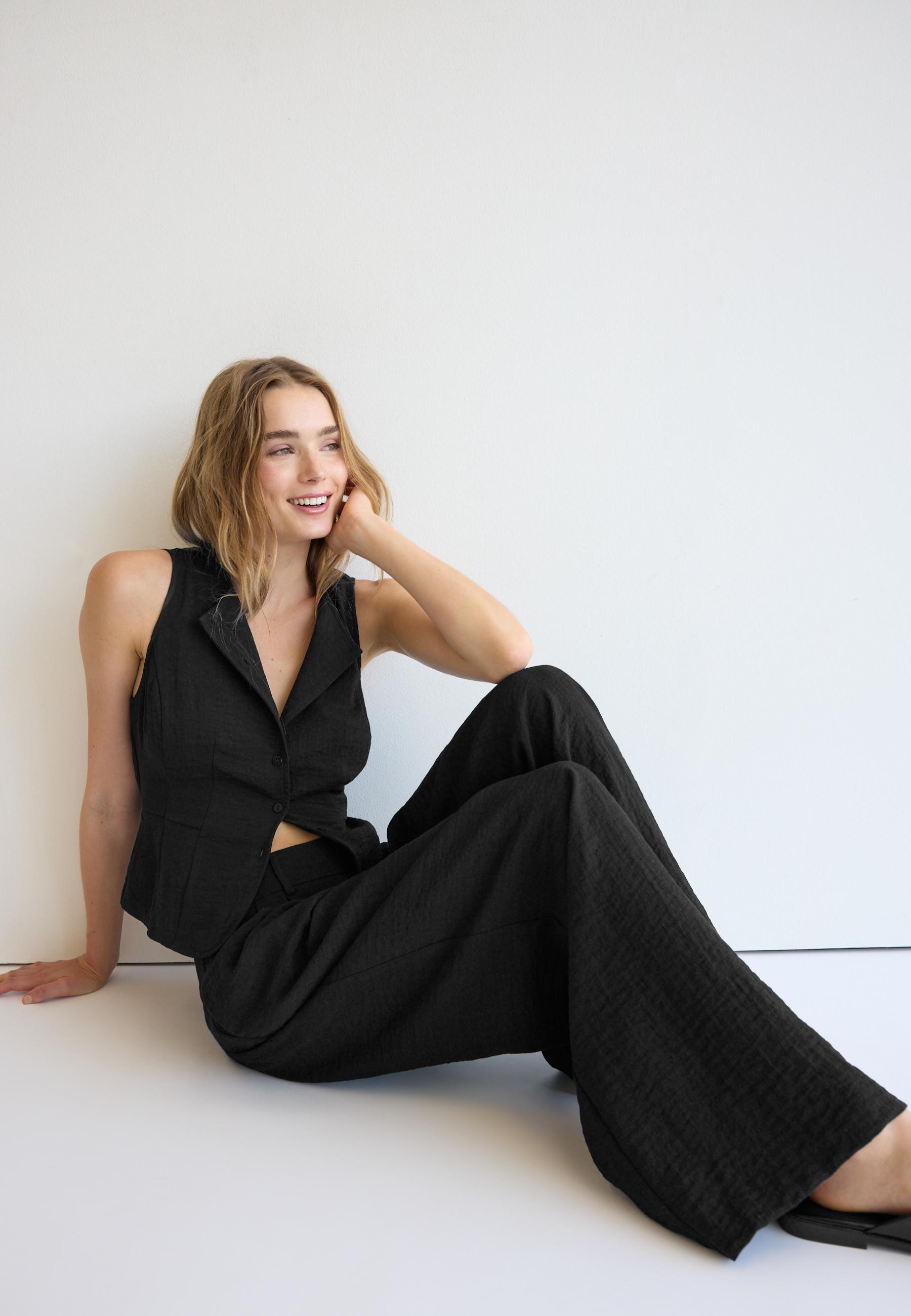 Buttoned waistcoat — Black