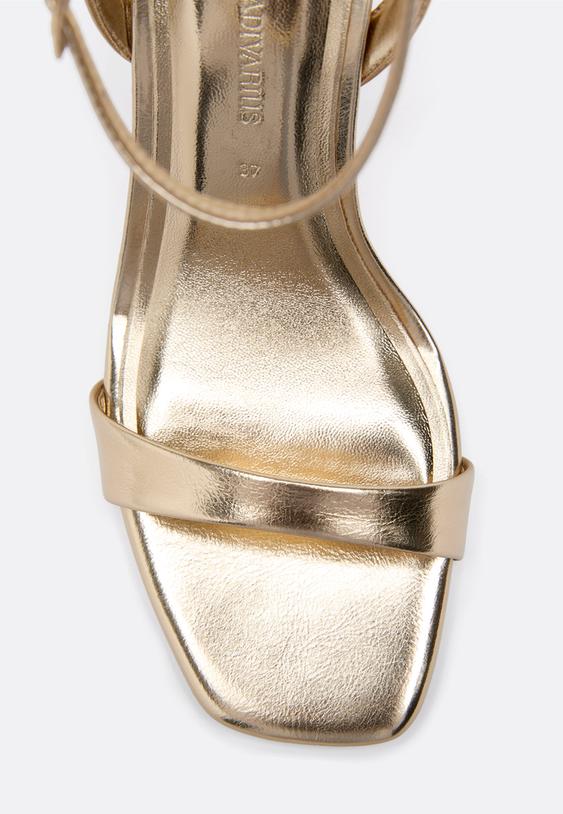 sandalias de tacao fino