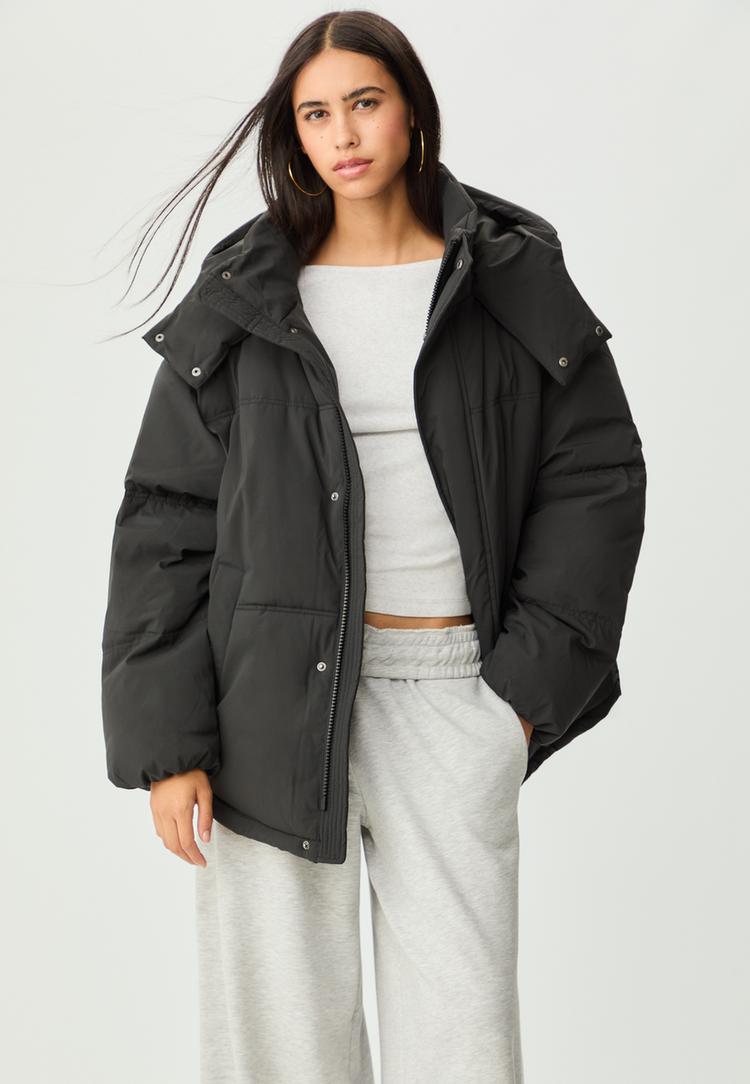 cazadora oversize acolchada capucha