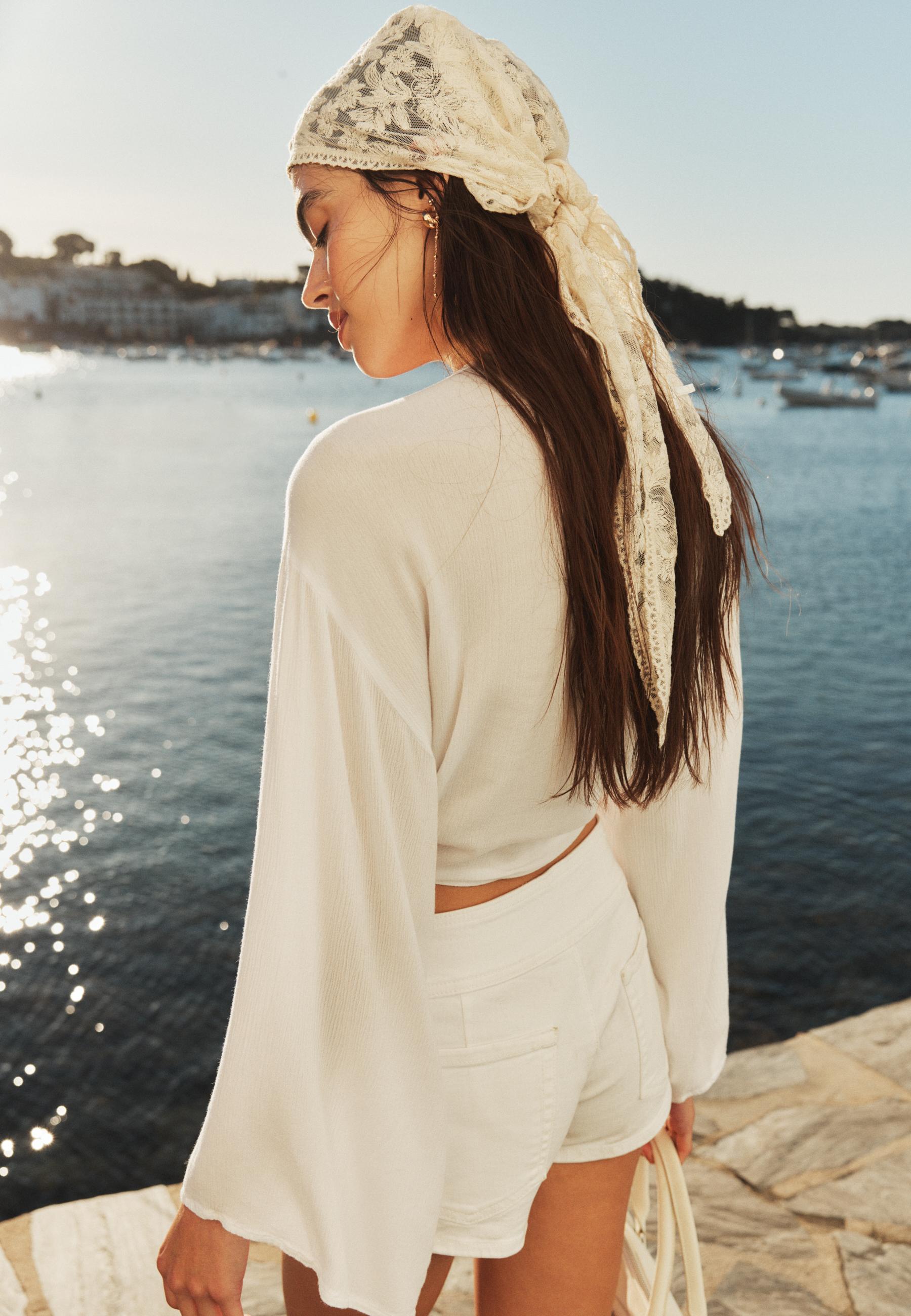 Flowing open blouse — White
