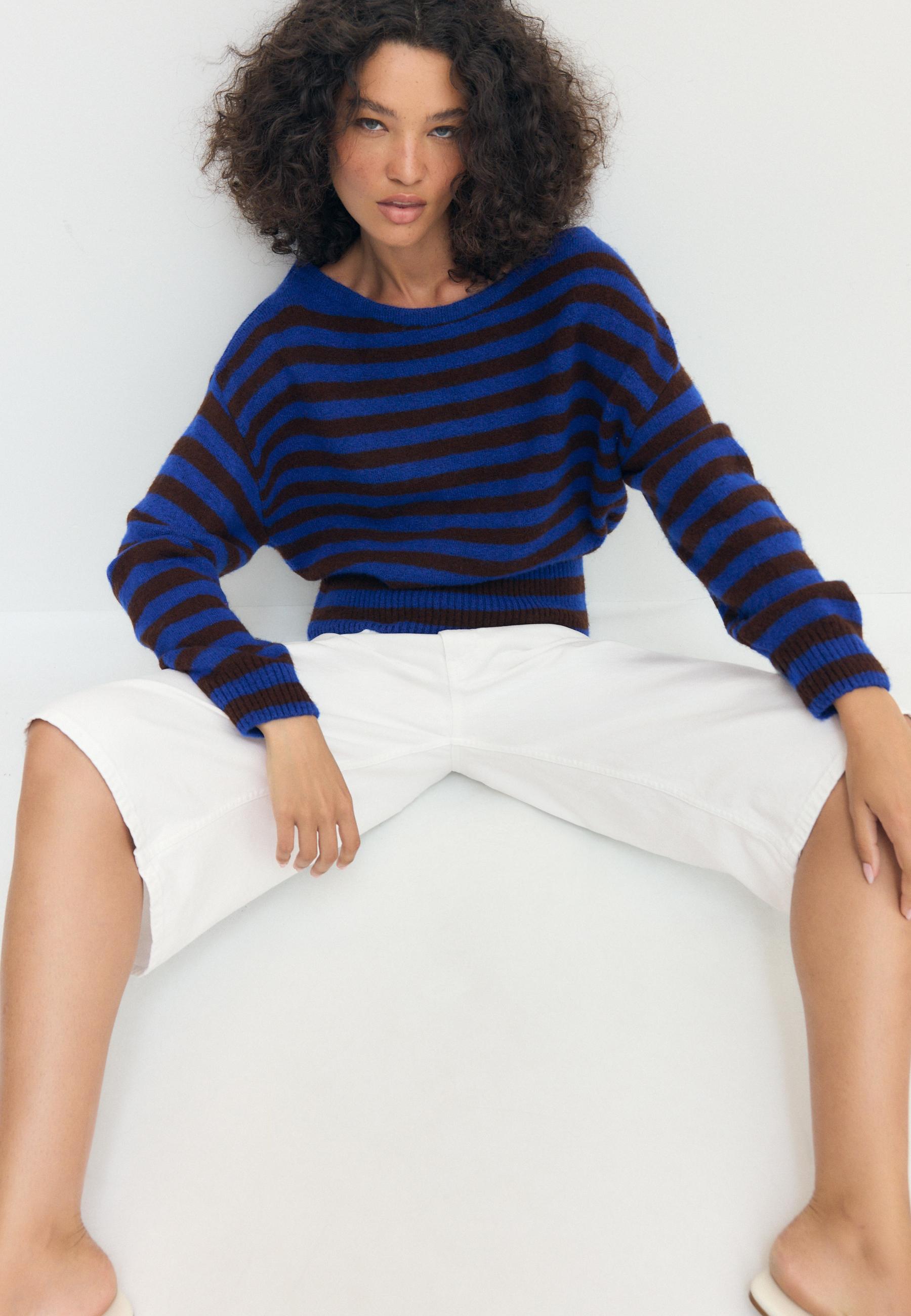 Soft-touch knit boat neck sweater — Navy blue