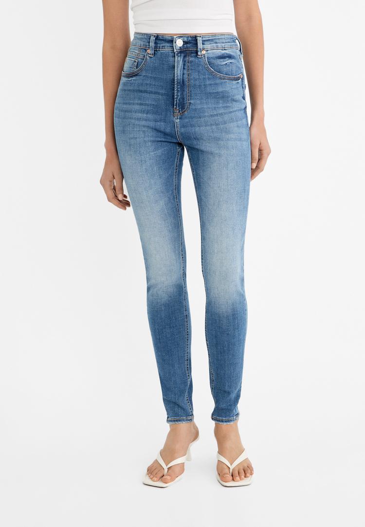 d09-skinny-jeans-mit-sehr-hohem-bund