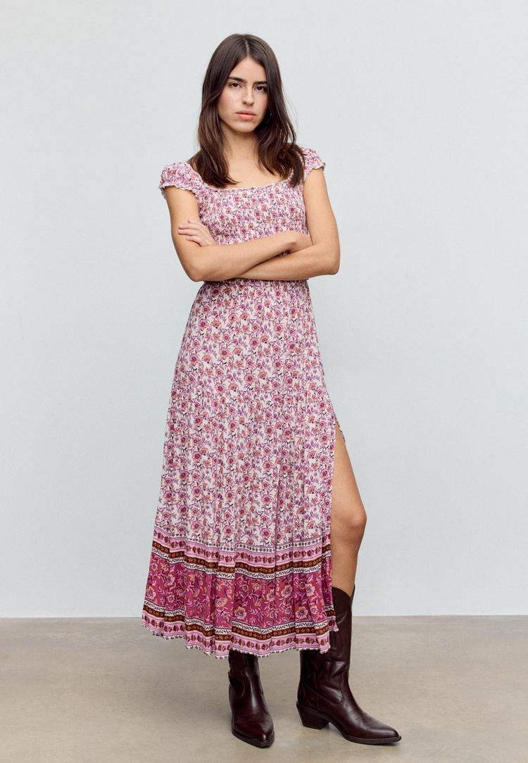 langes-flieendes-kleid-mit-print