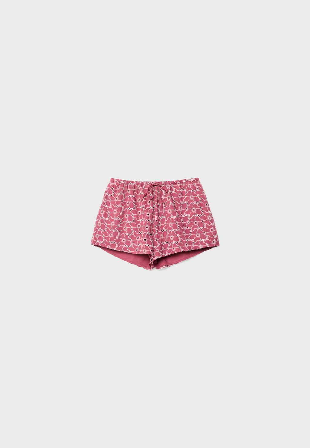 Shorts bordado contraste