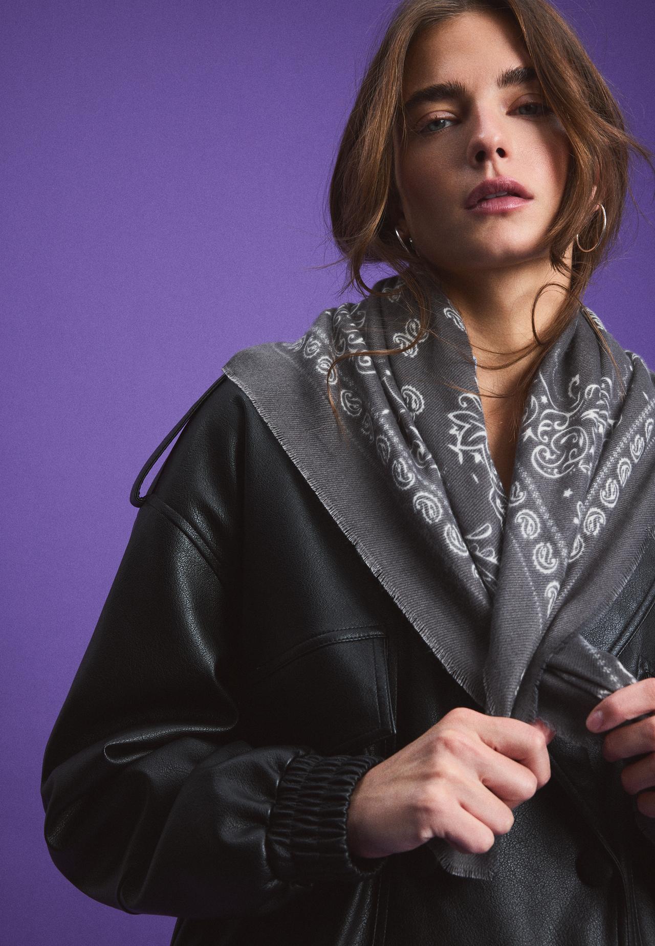 Soft-touch scarf — Grey