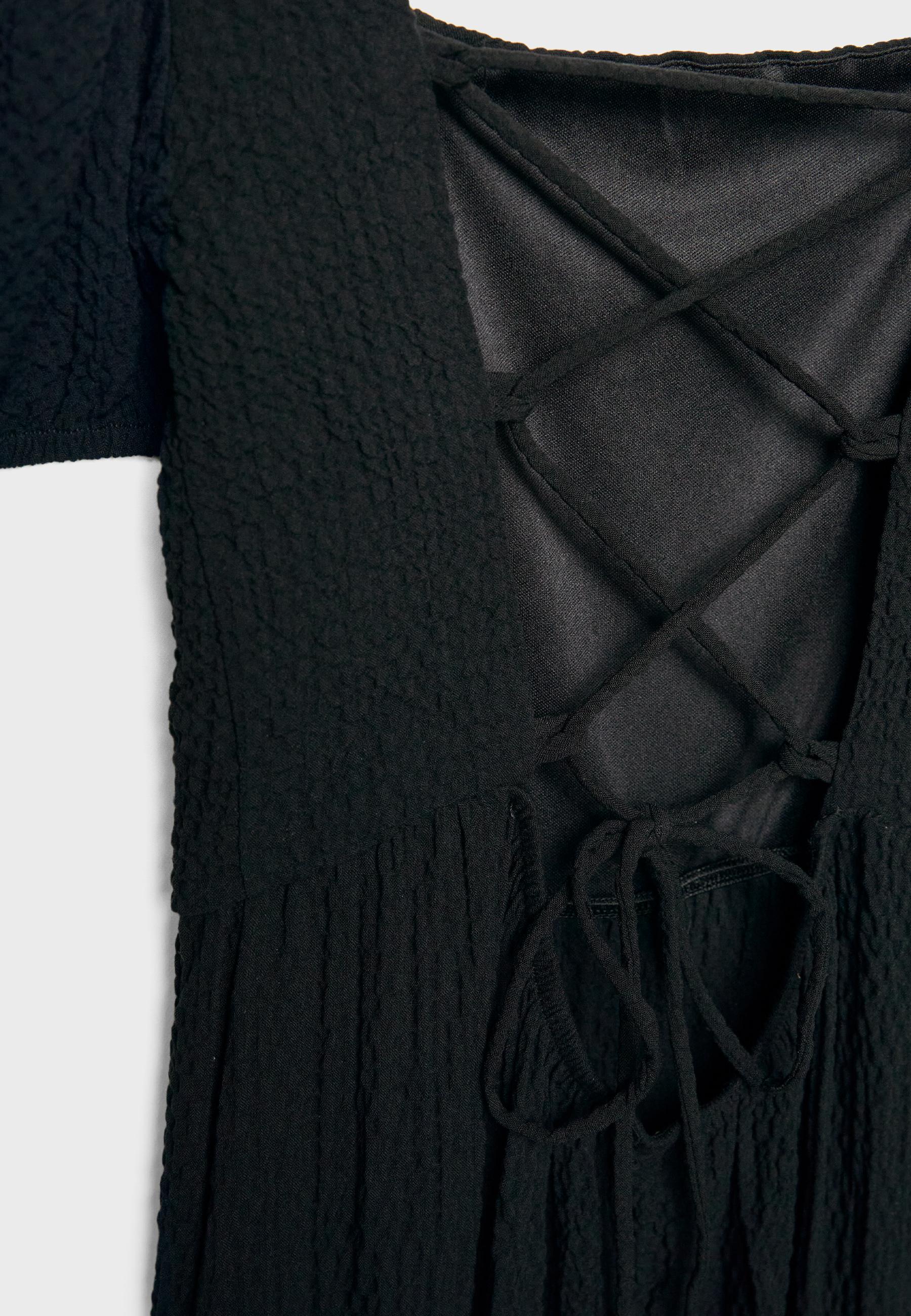 Loose-fitting maxi dress with criss-cross back — Black