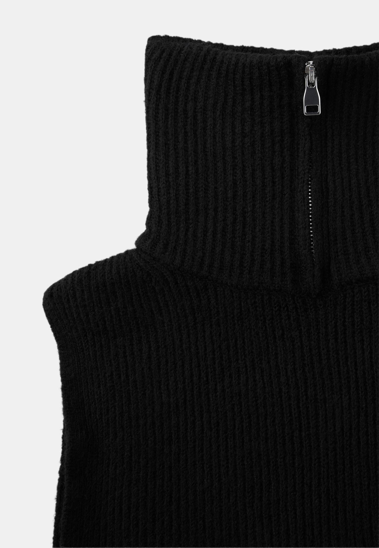 Zipped collar — Black