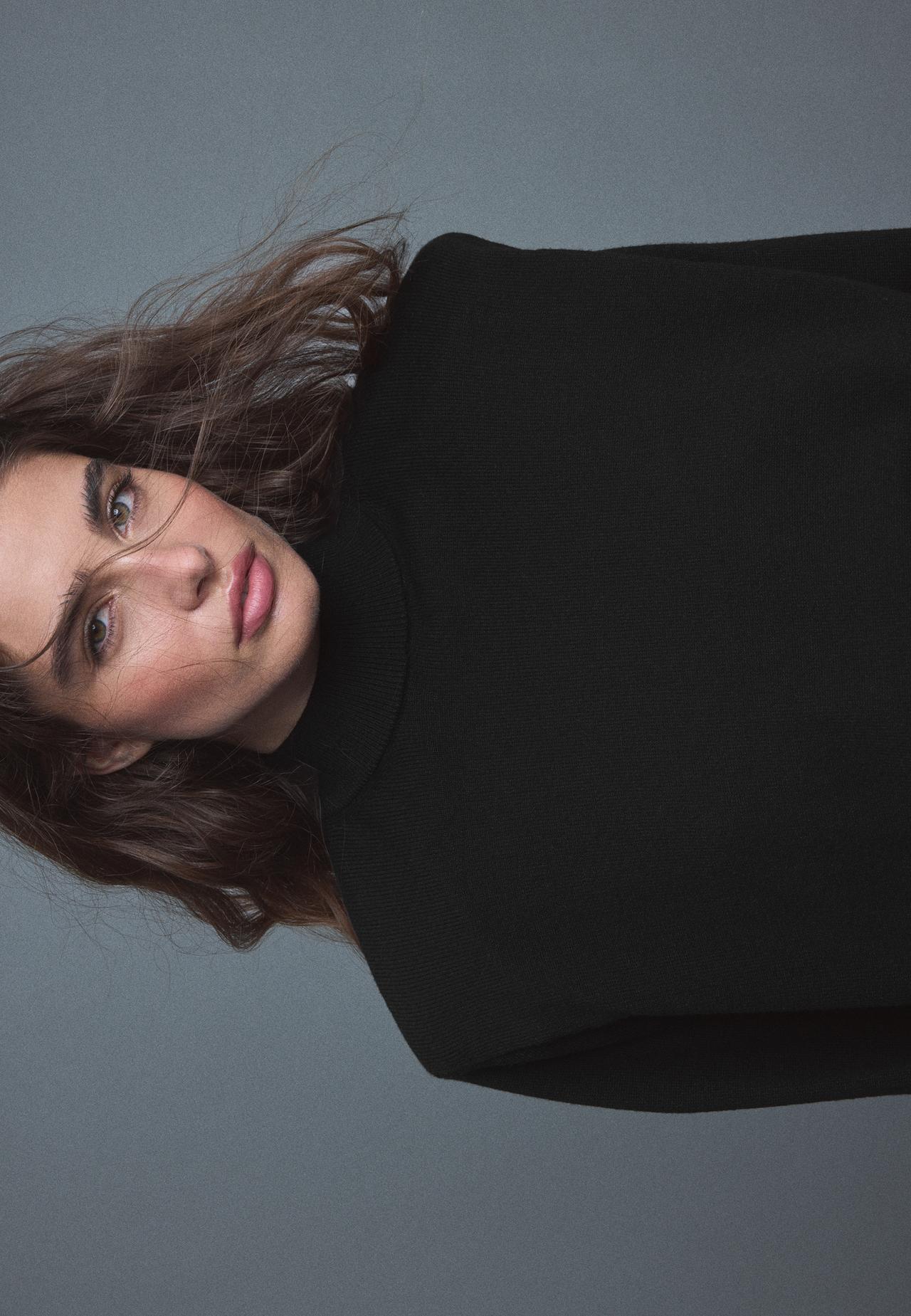 Padded shoulder knit jumper — Black